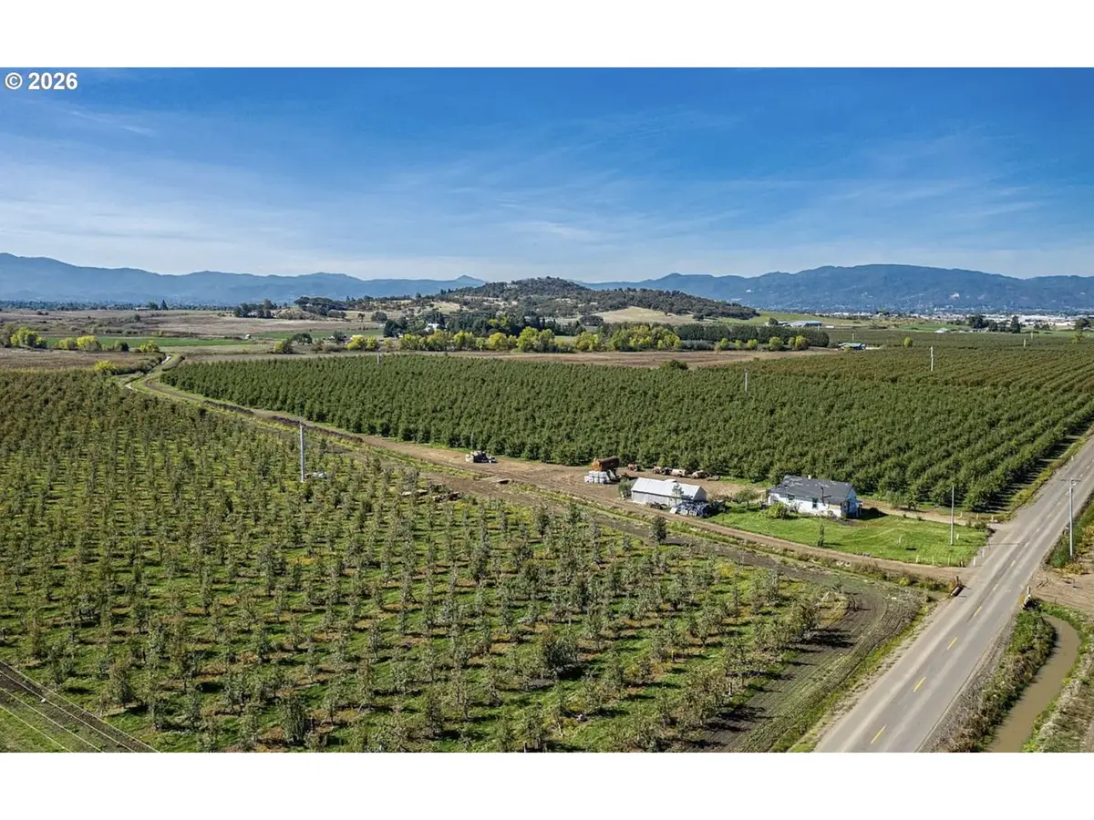 2938 E Vilas Rd, Medford, OR 97501 - #1