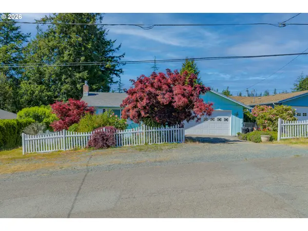 1707 View St, MyrtlePoint, OR 97458