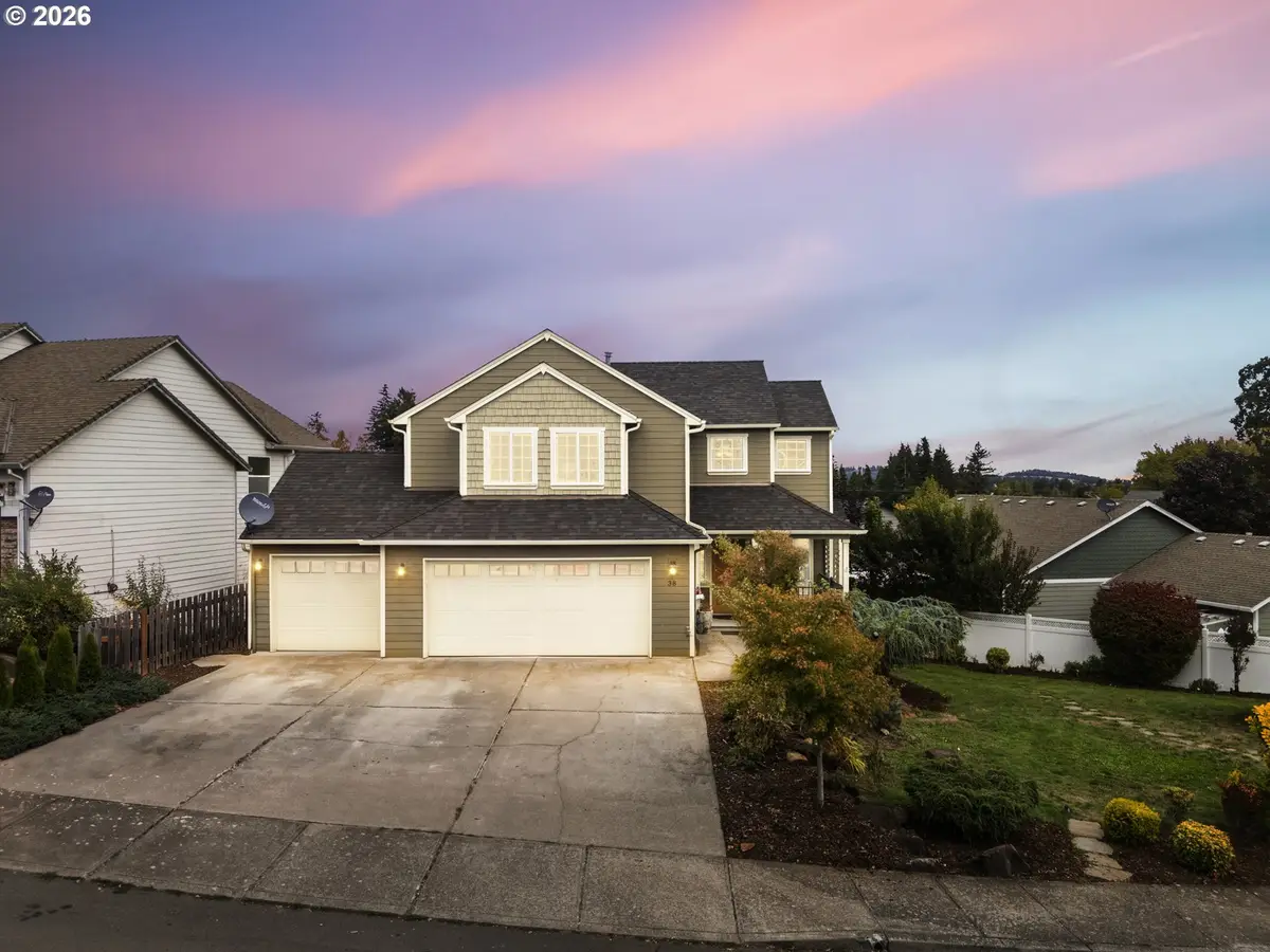 38 Sweden Cir, Silverton, OR 97381 - #1