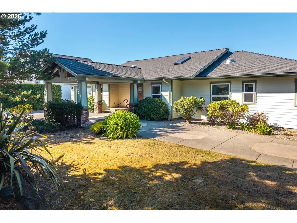 277 10th St Se, Bandon, OR 97411 - #1