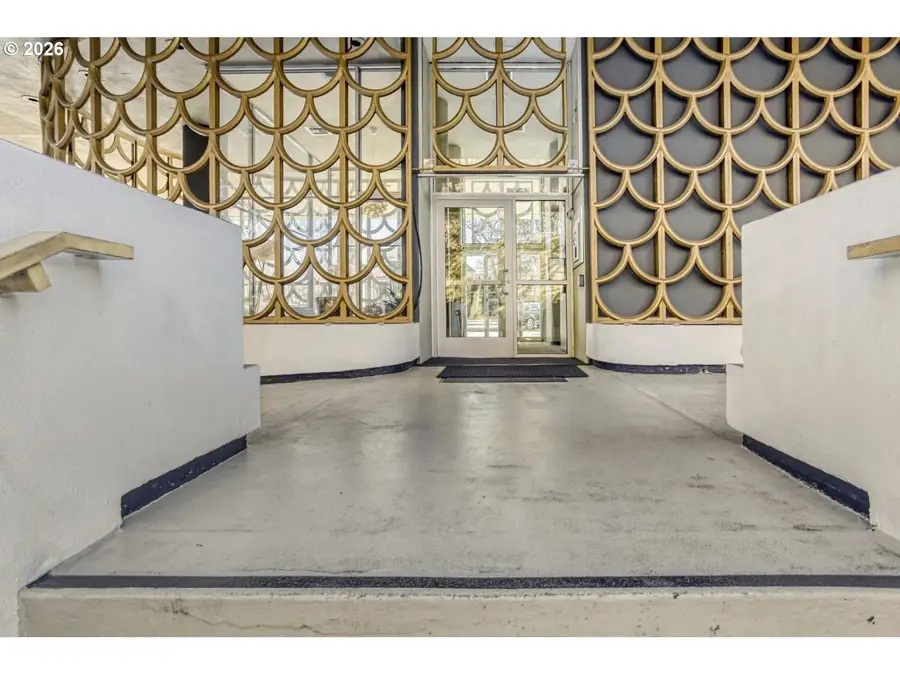 1220 NE 17th Ave #5F, Portland, OR 97232 - #2