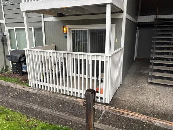 885 NE Sunset St, Roseburg, OR 97470