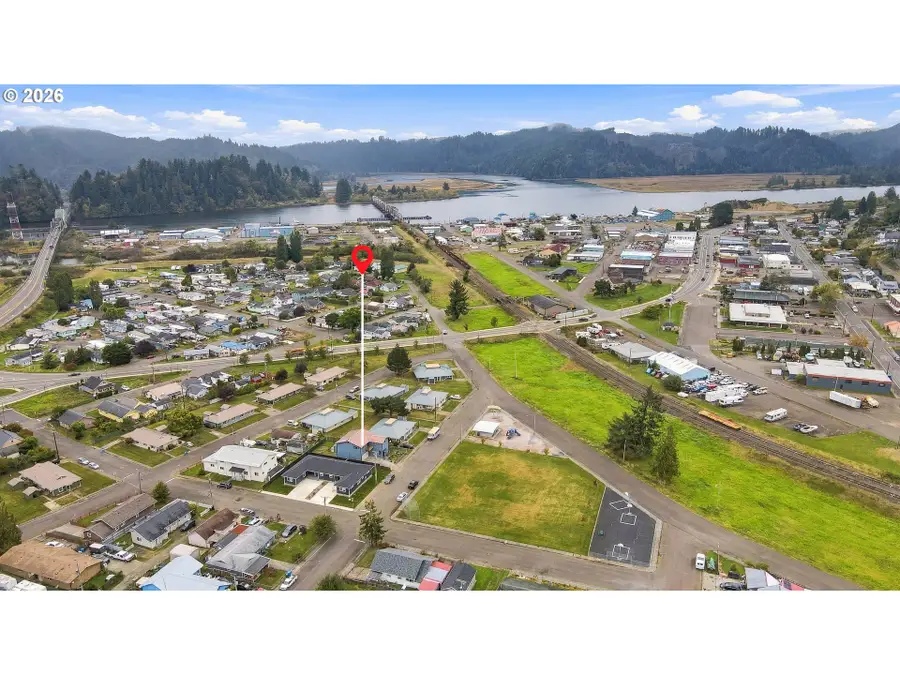 851 Greenwood Ave, Reedsport, OR 97467 - #3