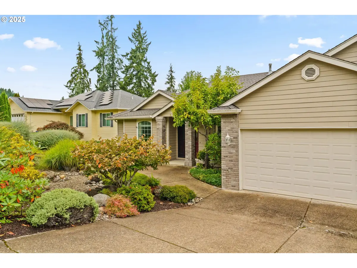 610 Holly Ave, Cottage Grove, OR 97424 - #1