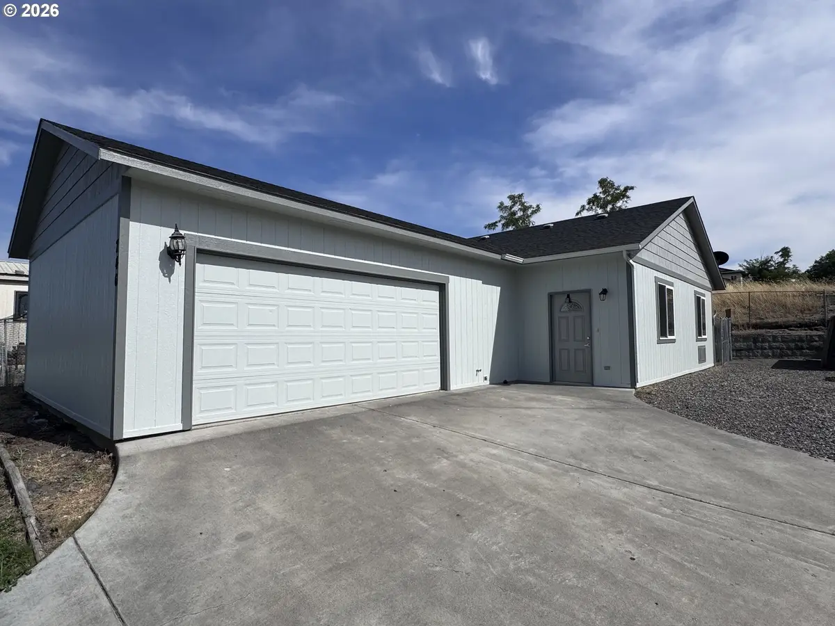 746 E Catherine Ave, Hermiston, OR 97838 - #1