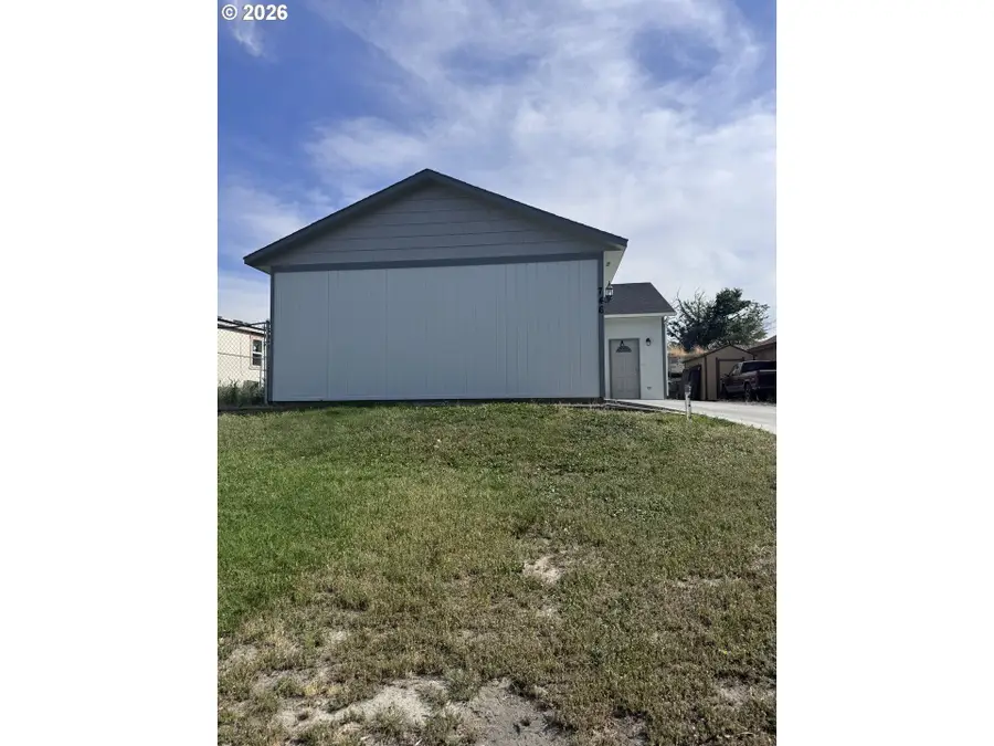 746 E Catherine Ave, Hermiston, OR 97838 - #3