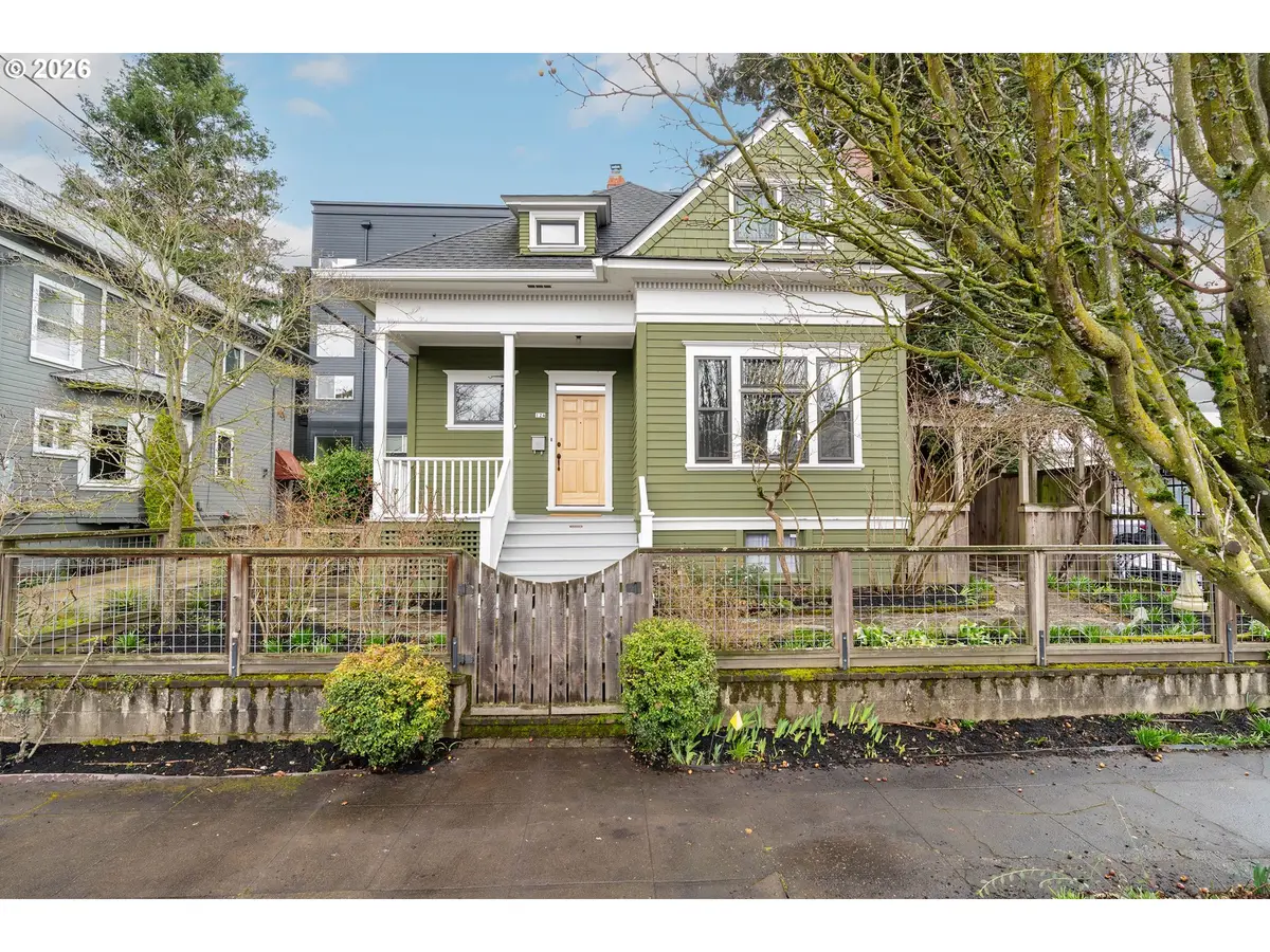 124 NE 18th Ave, Portland, OR 97232 - #1