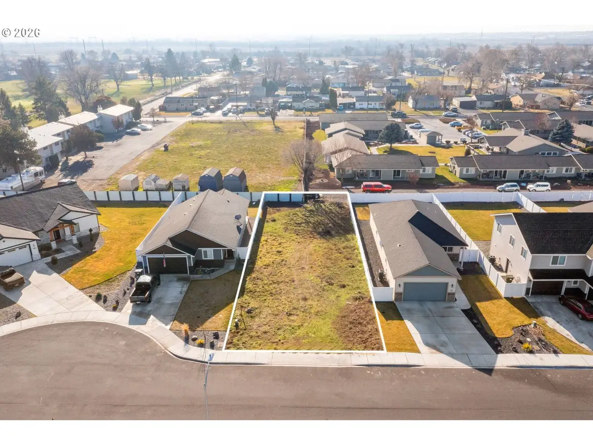 313 Riverwood Ct, Umatilla, OR 97882 - Image #1