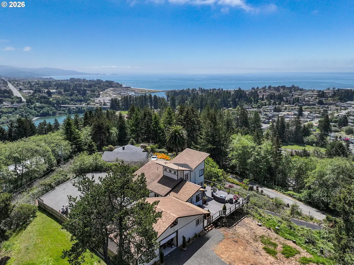 895 Marina Heights, Brookings, OR 97415 - #1
