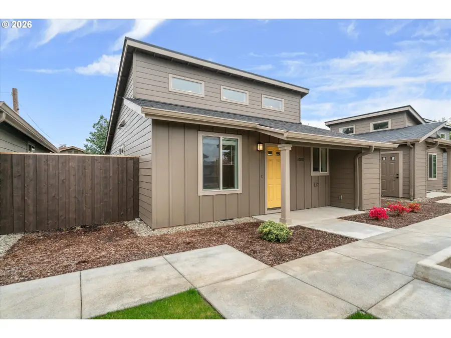12258 Meadowlawn Dr, Oregon City, OR 97045 - #2