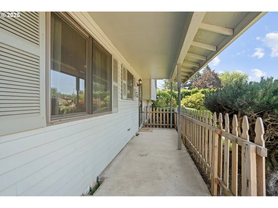 927 SE Sweetbriar Ln, Troutdale, OR 97060 - Image #3