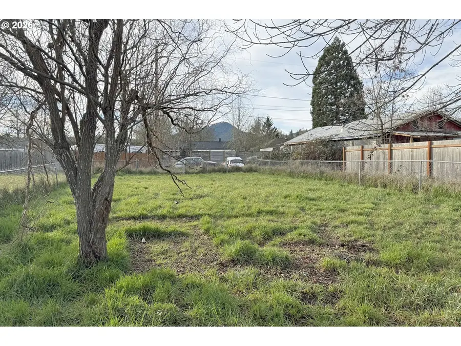 660 E 32nd Ave, Eugene, OR 97405 - Image #3