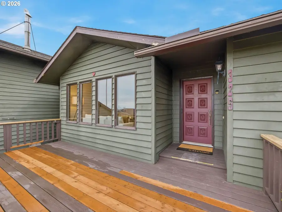 325 Alpine St, Seaside, OR 97138 - #3