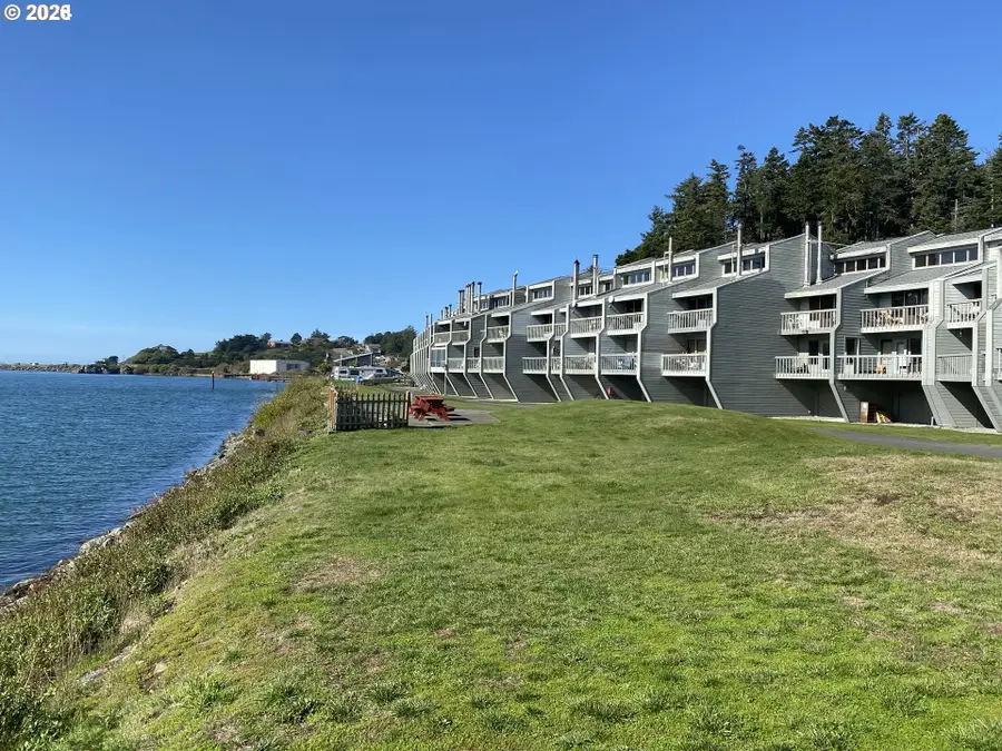 94304 Wedderburn Loop #419, Wedderburn, OR 97444 - #2