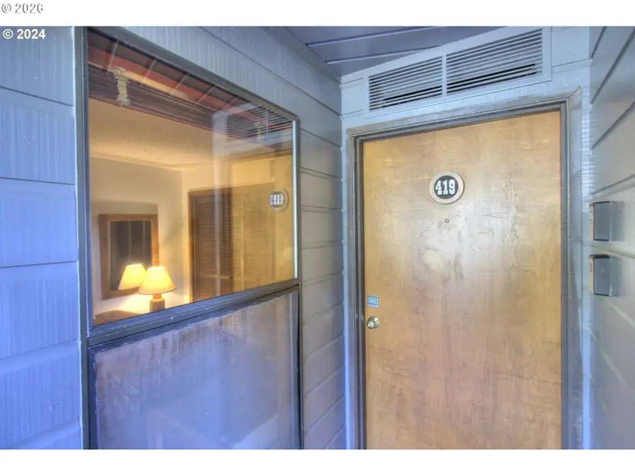 94304 Wedderburn Loop #419, Wedderburn, OR 97444 - #3