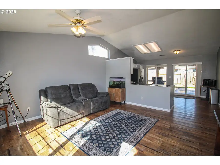 312 S Magnolia St, Cornelius, OR 97113 - #3