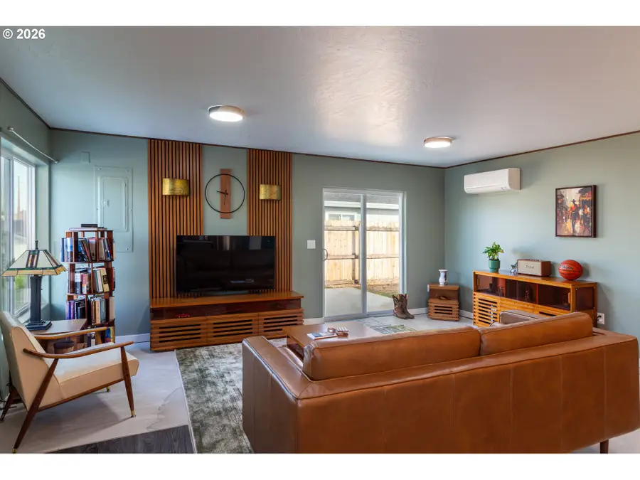 1044 NE Emerald Dr, Hermiston, OR 97838 - #3