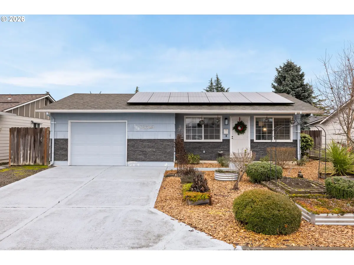 300 W Clackamas Cir, Woodburn, OR 97071 - #1