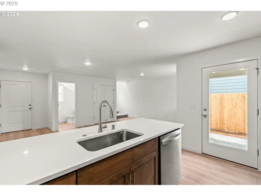 5913 NE 70th St, Vancouver, WA 98661 - Image #2