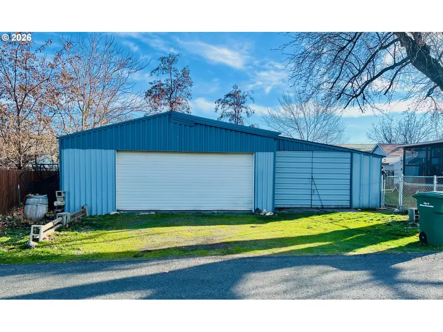 103 SE 17th Ave, Milton Freewater, OR 97862 - #2