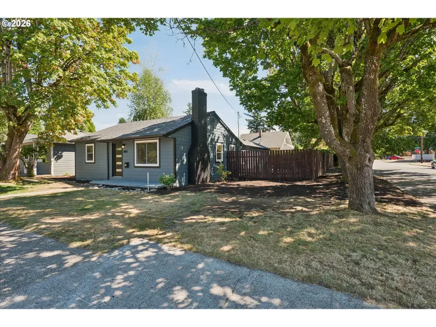 8806 NE Sacramento St, Portland, OR 97220 - #3
