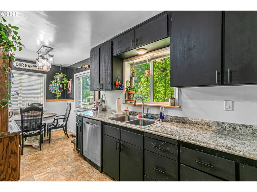 219 Berrydale Ave, Medford, OR 97501 - Image #3