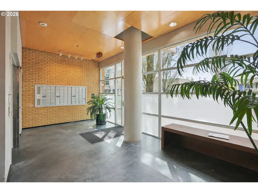 533 NE Holladay St #701, Portland, OR 97232 - #3