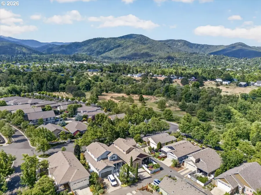 345 Fair Oaks Ave, Ashland, OR 97520 - #3