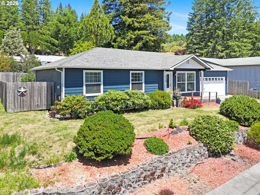 632 Meadow Ln, Brookings, OR 97415 - #2