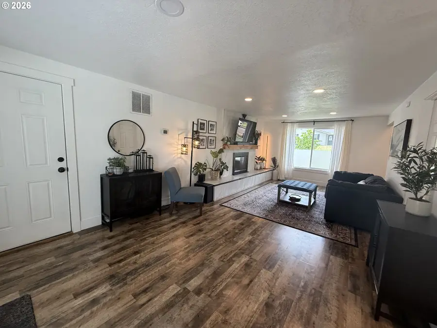 6974 Glacier Dr, Springfield, OR 97478 - #3