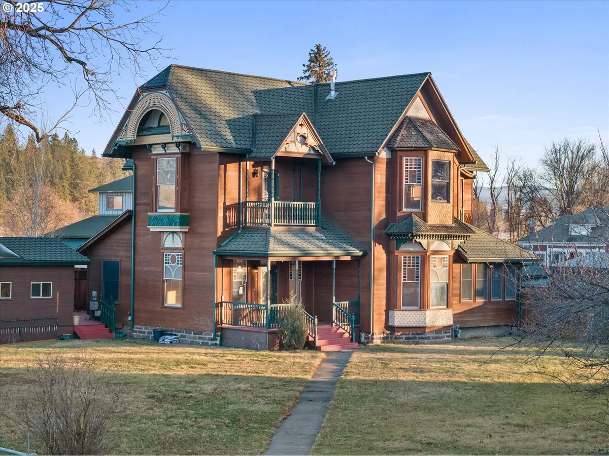 155 N 6th Ave, Elgin, OR 97827 - #1
