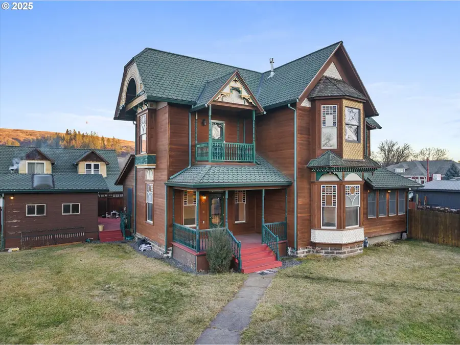 155 N 6th Ave, Elgin, OR 97827 - #2