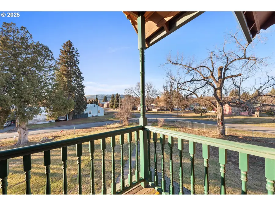 155 N 6th Ave, Elgin, OR 97827 - #3