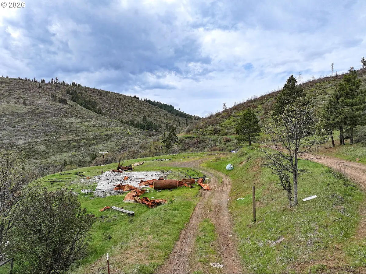 8800 Upper Mill Creek Rd, The Dalles, OR 97058 - #1