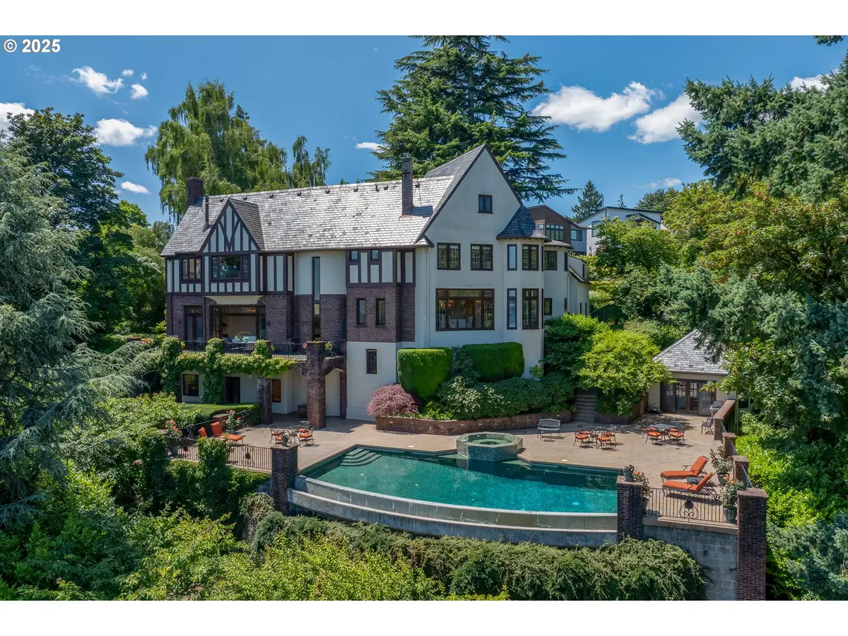 5570 SW Menefee Dr, Portland, OR 97239 - #1