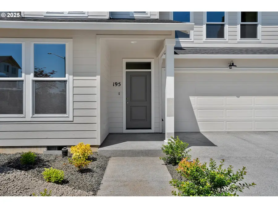 195 SE Acacia Dr, Gresham, OR 97080 - Image #2