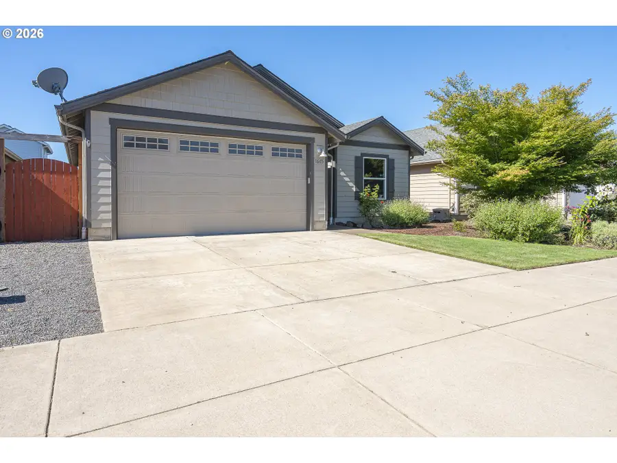 1665 SE Osoberry St, Dallas, OR 97338 - #2