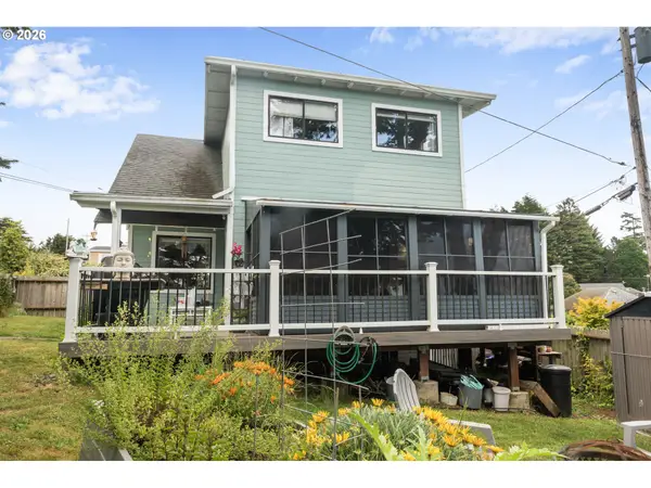 741 Pacific Ave, Brookings, OR 97415
