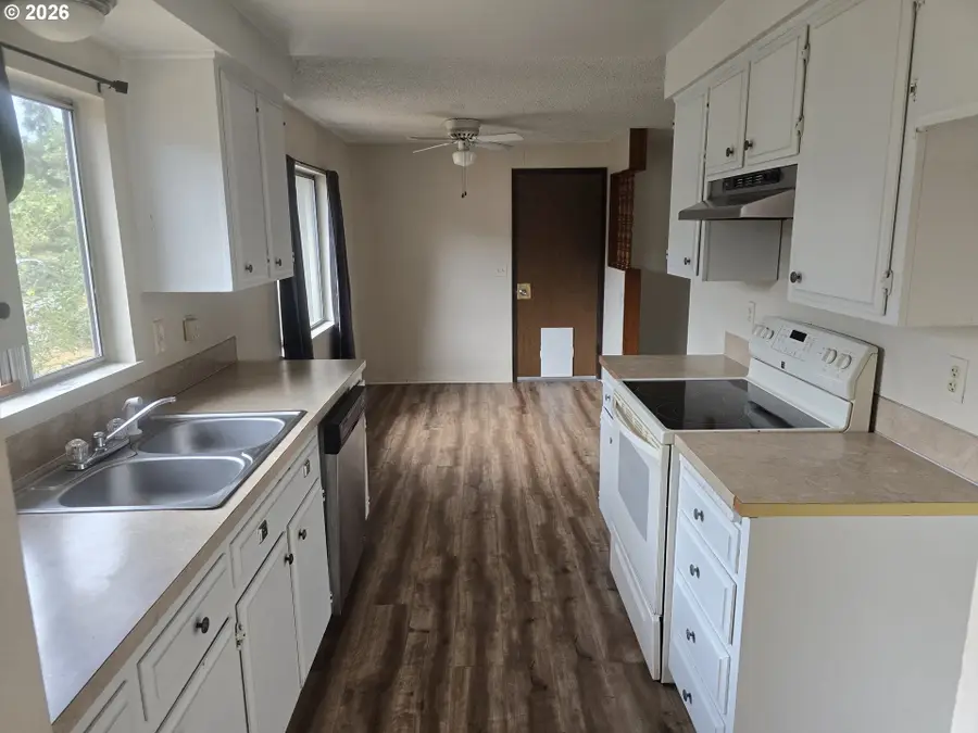 124 Donald Ter, Tri City, OR 97457 - #3