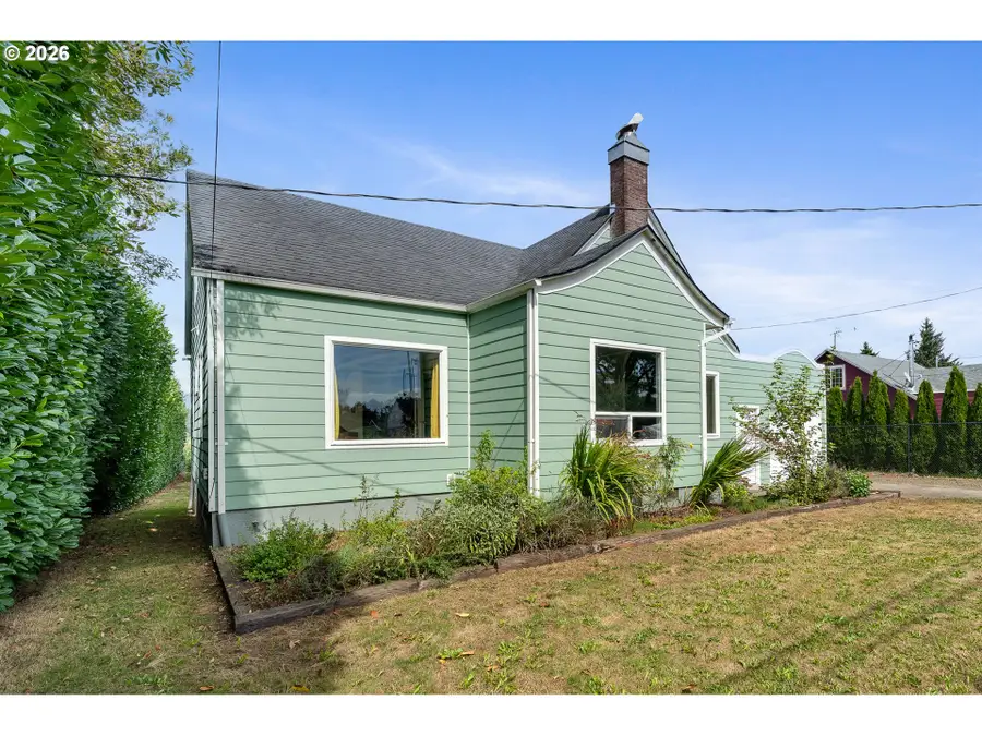 4104 3rd St, Tillamook, OR 97141 - #3