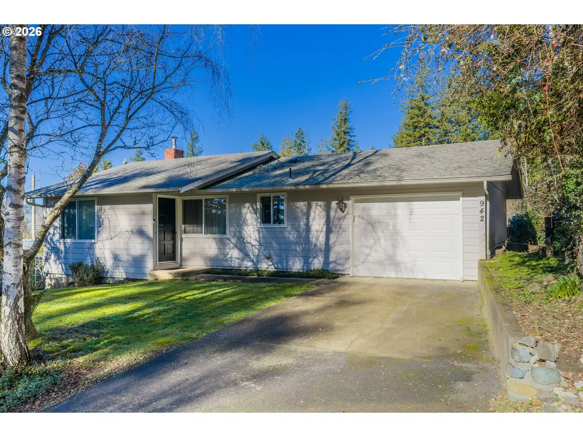 942 E 13th St, Coquille, OR 97423 - #1