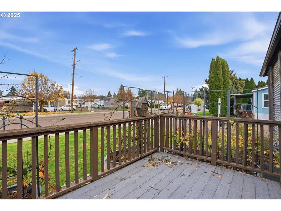 208 W Heintz St #2, Molalla, OR 97038 - Image #2