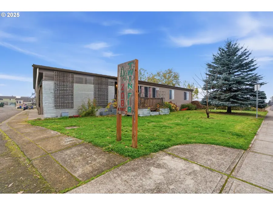 208 W Heintz St #2, Molalla, OR 97038 - Image #3