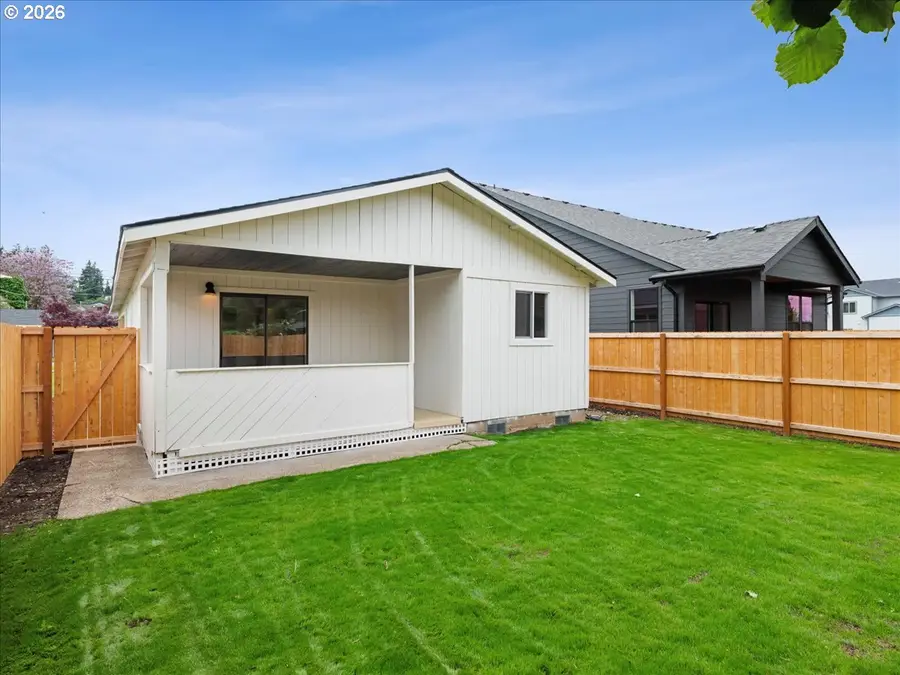 411 S 1st St, Silverton, OR 97381 - #3