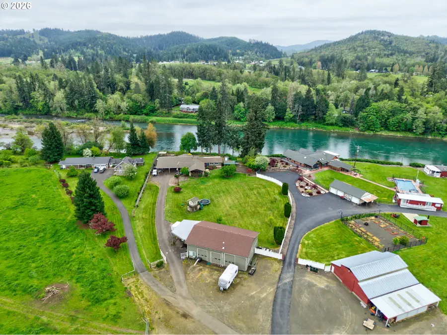 562 Huntley Creek Ln, Roseburg, OR 97470 - #2