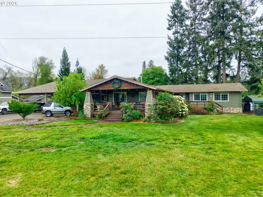 562 Huntley Creek Ln, Roseburg, OR 97470 - #3