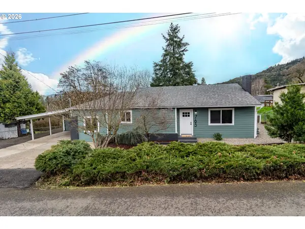 765 W Rainbow St, Roseburg, OR 97471