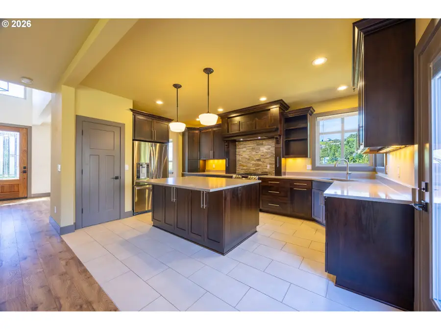 2712 NW Daysha Dr, Roseburg, OR 97471 - #2
