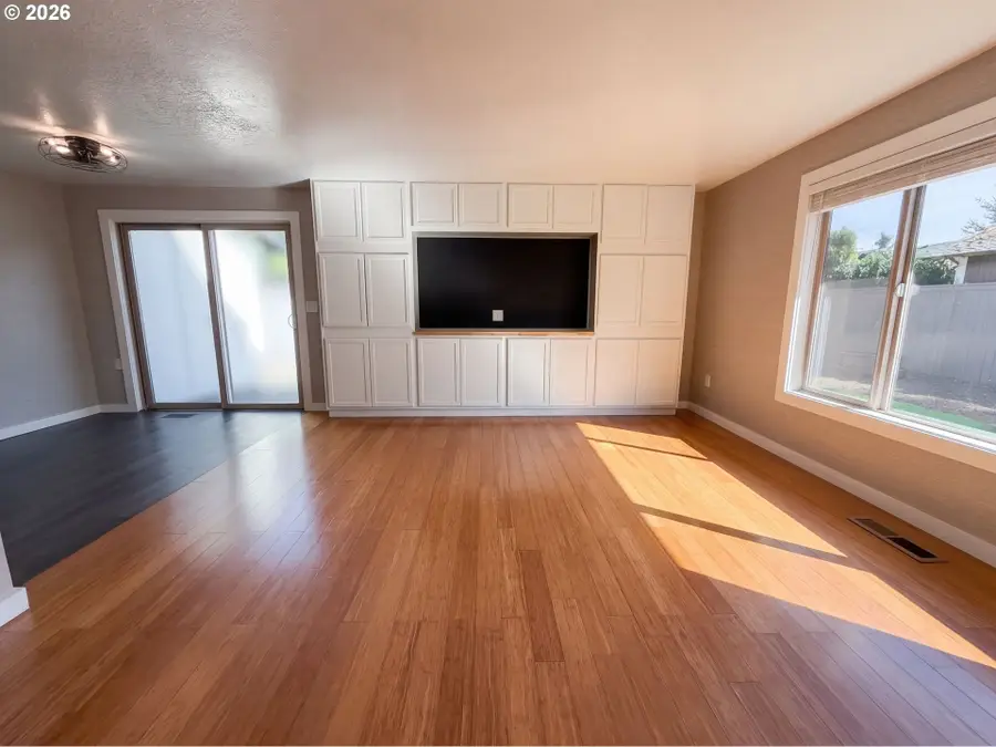 1320 NE 17th St, Gresham, OR 97030 - #3