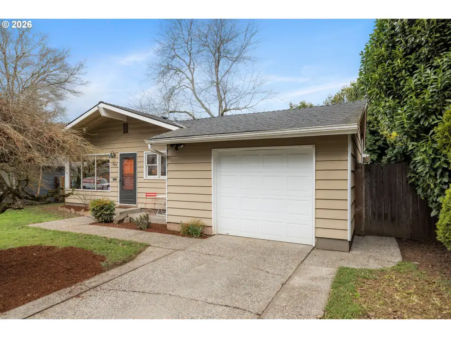 7825 SE Sherman St, Portland, OR 97215 - #2